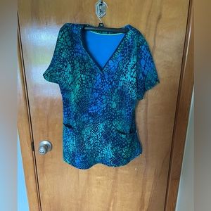 Purple label size large scrub top. Smoke free home. No stains